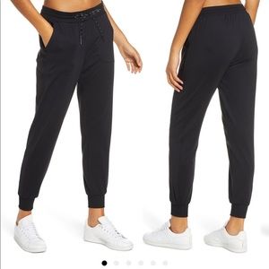 Zella live in pocket joggers